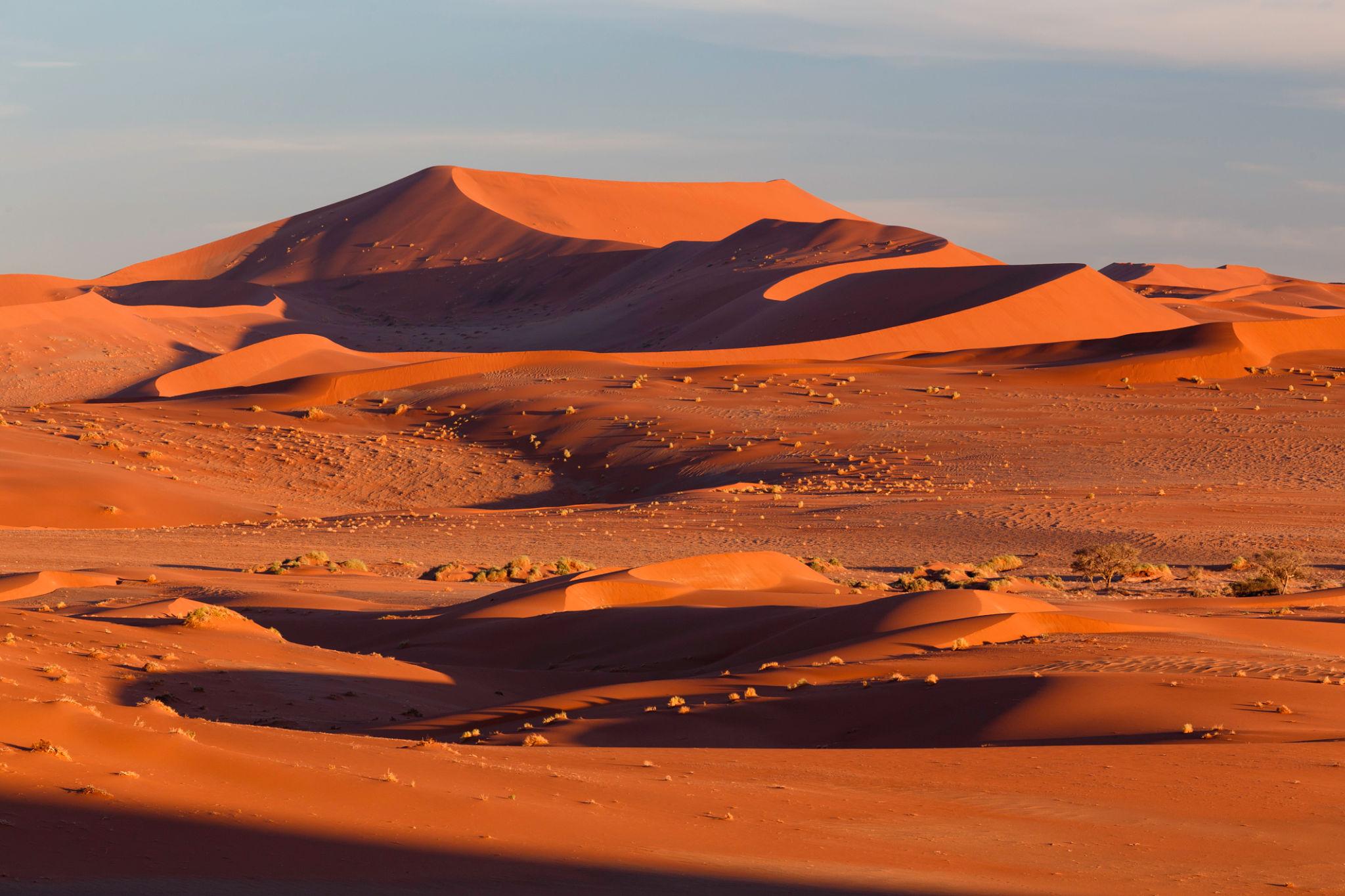 Sossusvlei Travel Guide – sunrise over the red dunes